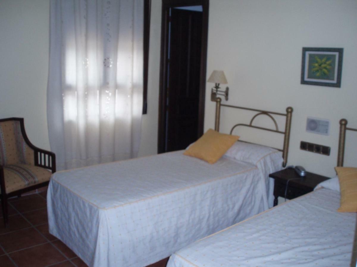 El Tamujo De Calatrava Hotel Belvis Buitenkant foto